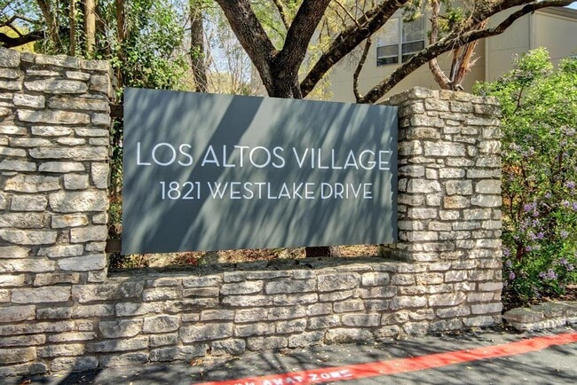 Building Photo - 1821 Westlake Dr