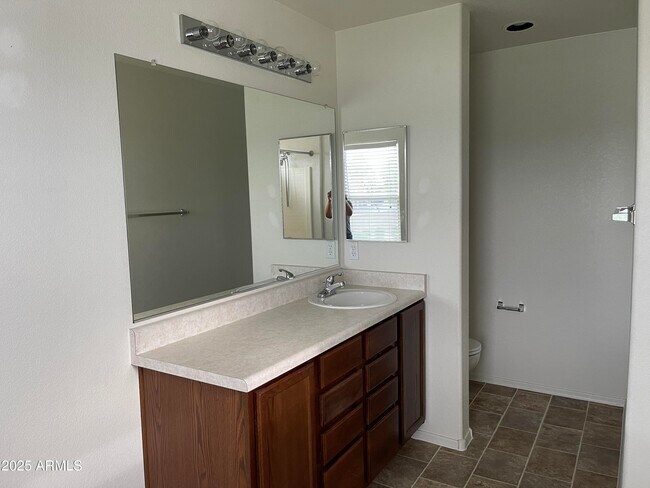 Building Photo - 800 E Cowboy Cove Trail