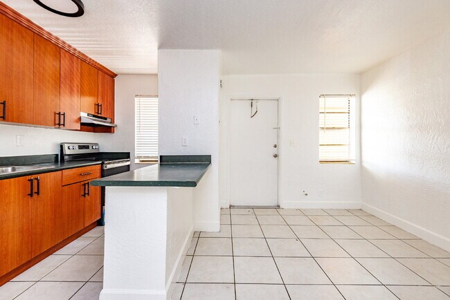 Building Photo - Bright & Spacious 1BR Near Everything You ...
