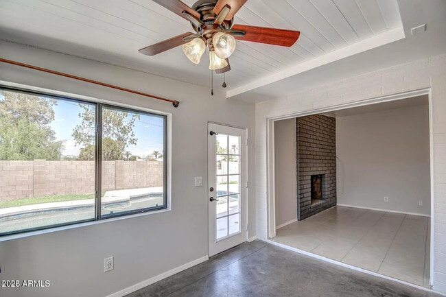 Building Photo - 1612 E Gaylon Dr