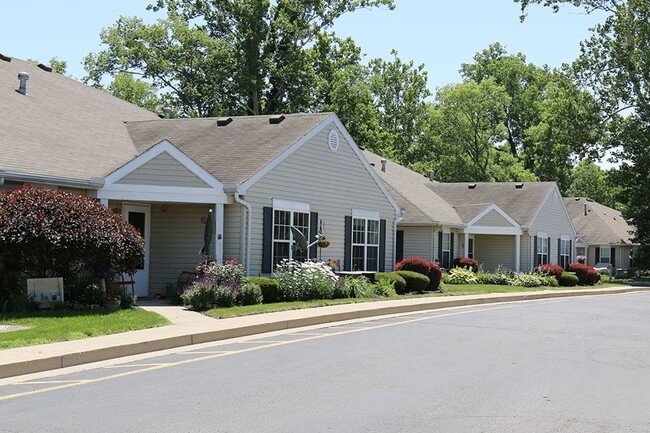 Primary Photo - CREEKSIDE VILLAS