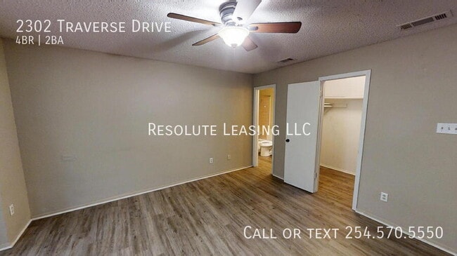 Building Photo - 2302 Traverse Dr