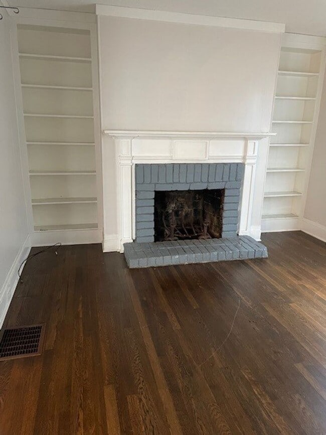 Building Photo - Move In Special One Month Free-2 Bedroom 1...