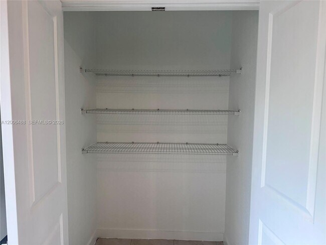 Building Photo - 540 NE 5th Ln