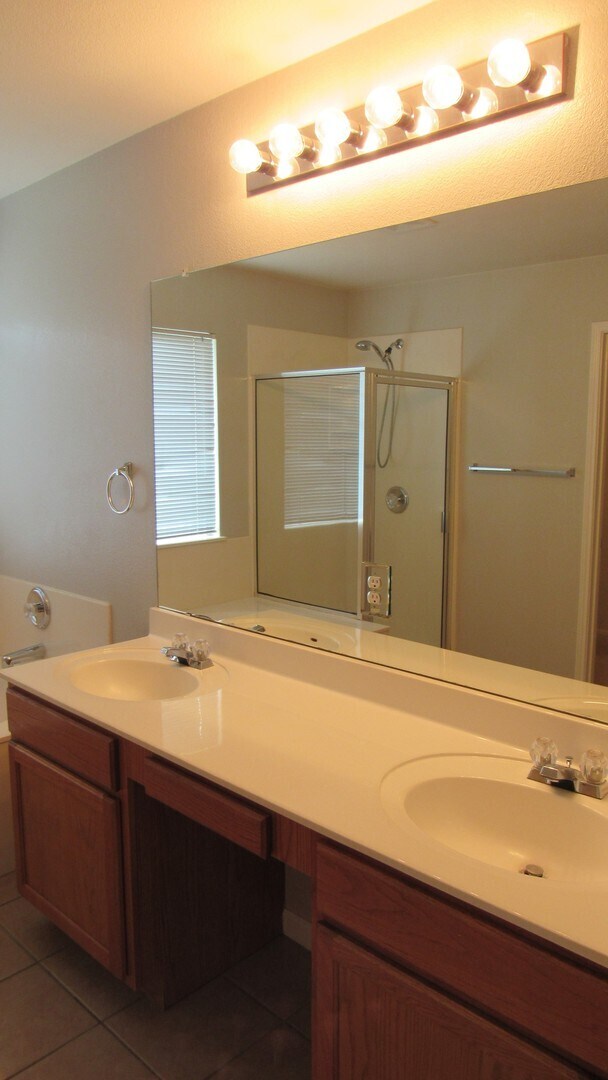 Building Photo - 1510 Ridgewood Dr