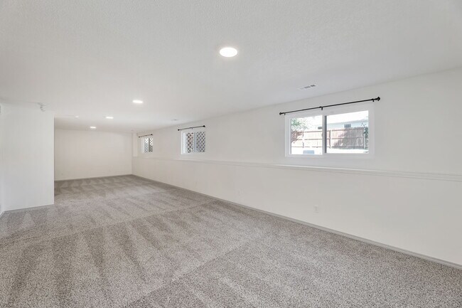 Building Photo - 1260 S Ridgehurst Cir