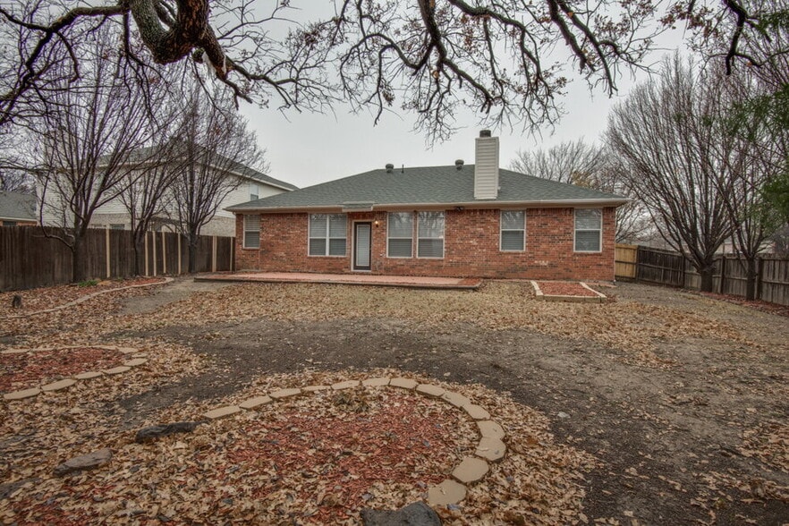 Building Photo - 3821 Willowick Cir