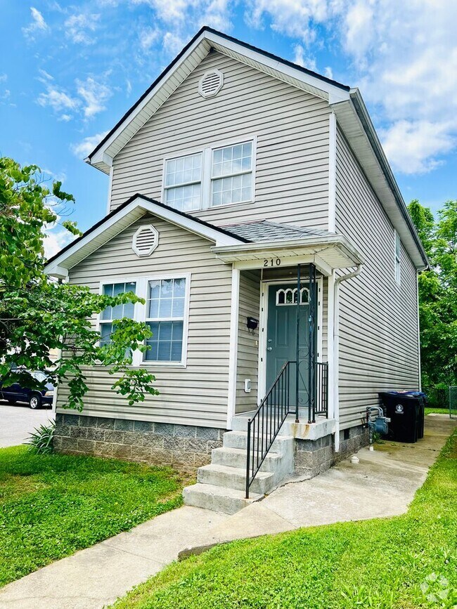 Building Photo - Three Bedroom/Two Full Bath House in West ...