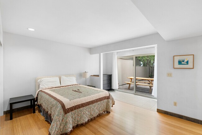 Building Photo - 549 N Tomahawk Island Dr