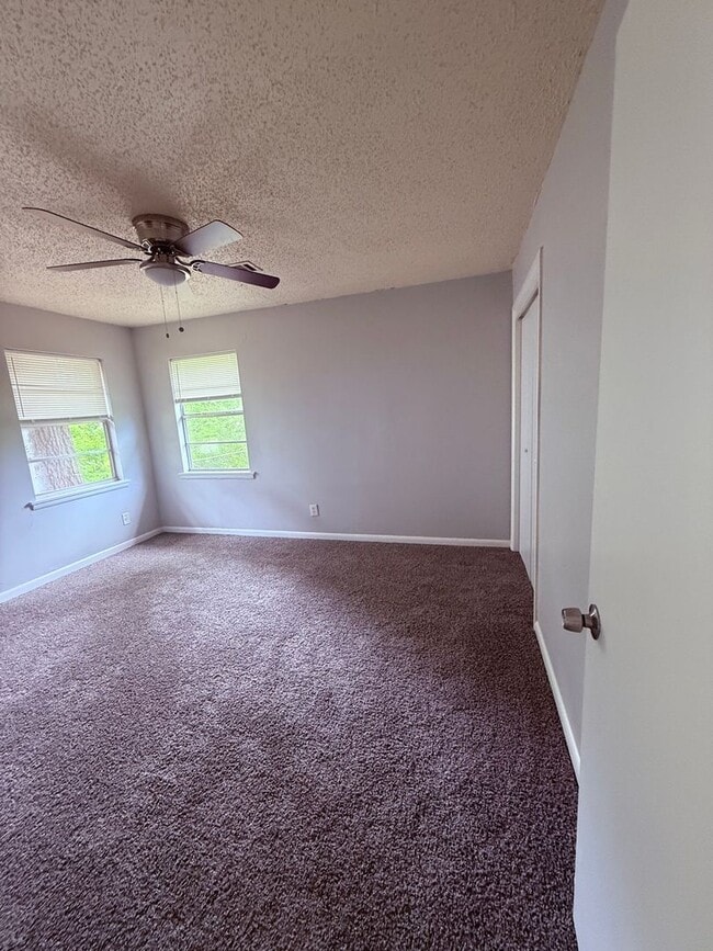 Building Photo - 9110 Woodford Dr