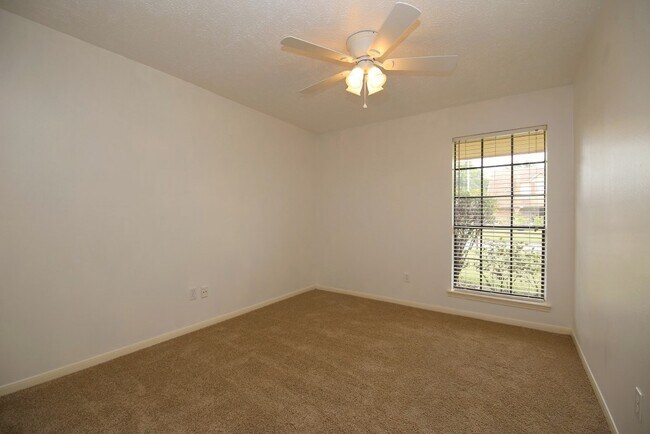 Building Photo - 11662 Sagewillow Ln