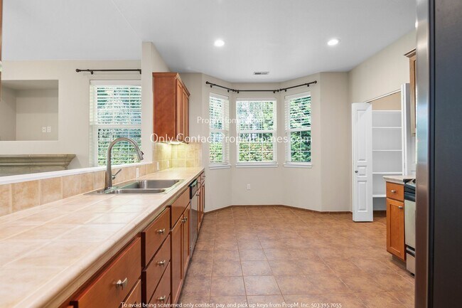 Building Photo - Elegant Condo with Dual Balconies and Spac...