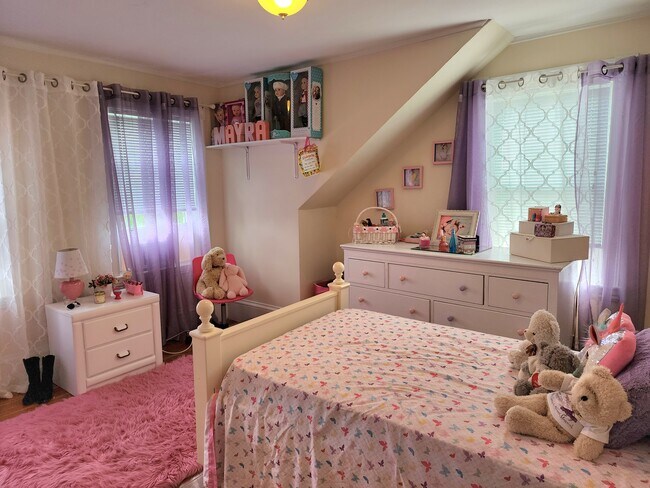 Building Photo - 82 Temple Ave