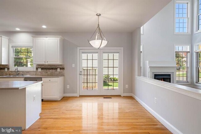 Building Photo - 2038 Madrillon Rd