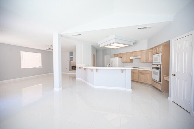 Building Photo - 8420 Bay Crest Dr