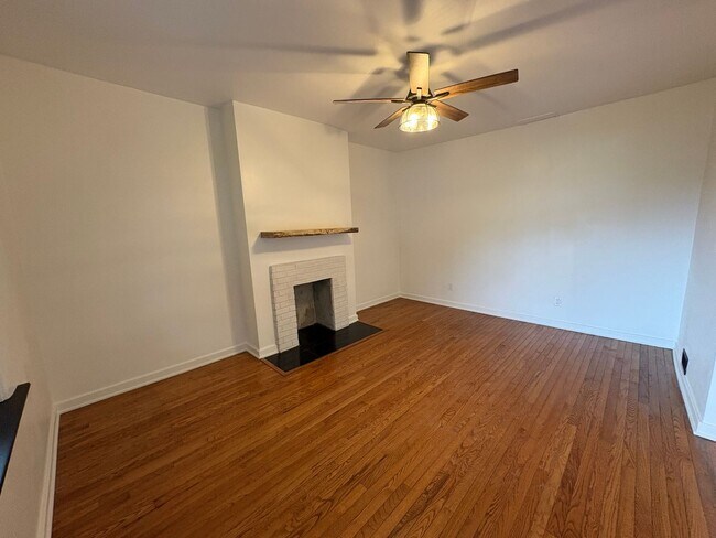 Building Photo - 3 Unit Apartment Building in the Heart of the Bellevue area of Pittsburgh