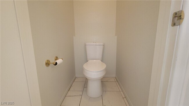 Building Photo - 2632 Ironside Dr