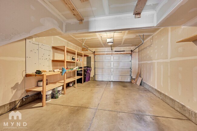 Building Photo - 10254 E 29th Dr