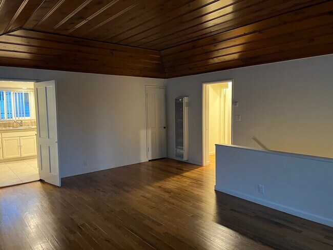 Building Photo - 5535 Radford Ave