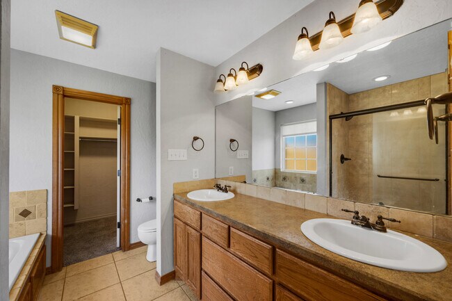 Building Photo - 1202 Hershel Dr