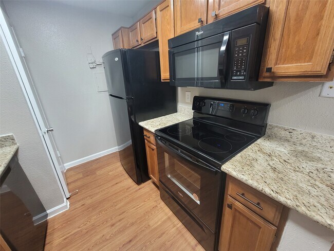 Building Photo - 7250 W Greens Rd