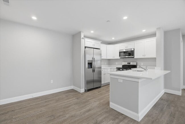 Building Photo - 204 Central St