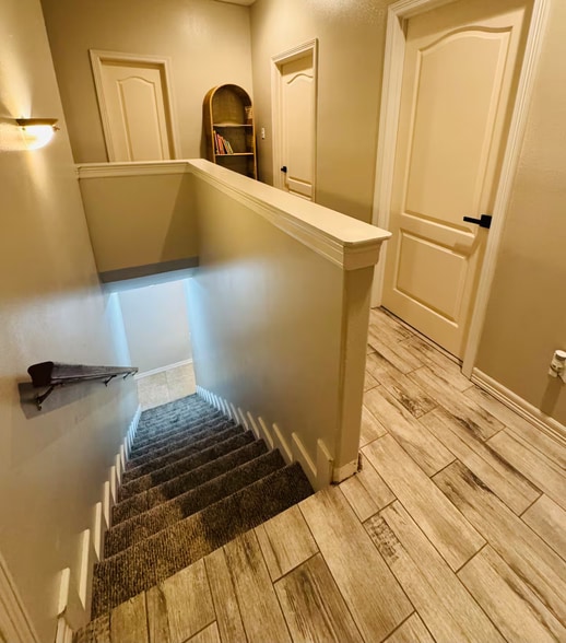 Upstairs - 2304 Llano Mediano Ln