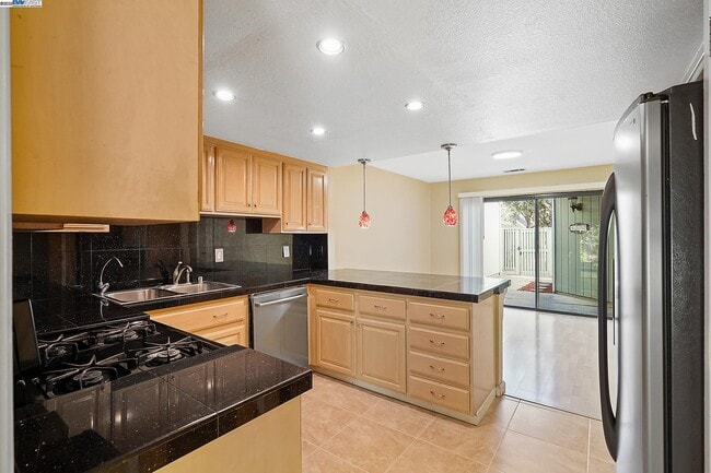 Building Photo - 5227 Riverdale Ct