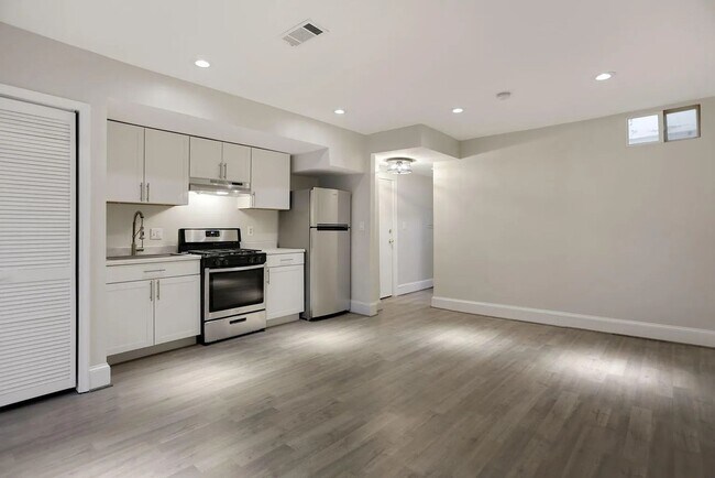 Building Photo - 1712 West Virginia Ave NE