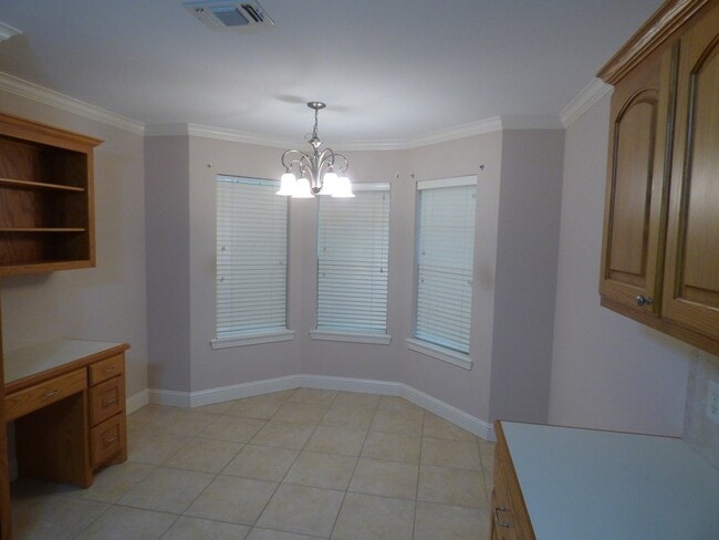 Building Photo - 636 St James Pl