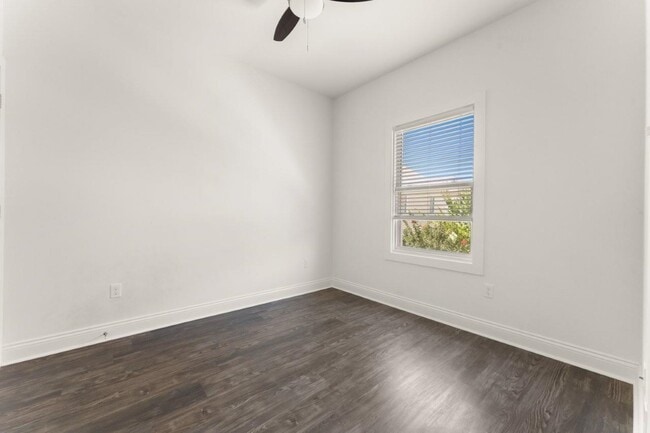 Building Photo - 515 Division St