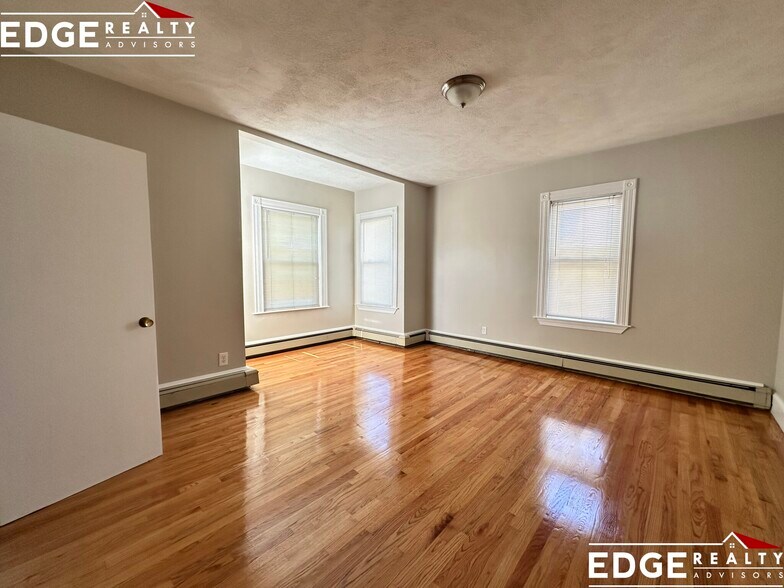 Building Photo - 315 Warren St