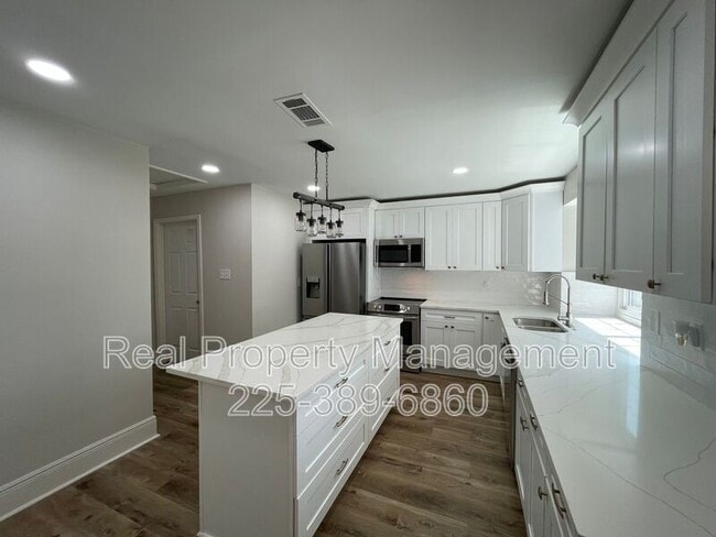 Building Photo - 13701 Gentilly Ct