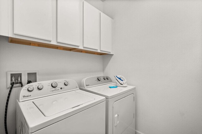 Building Photo - 4140 Oak Tree Dr