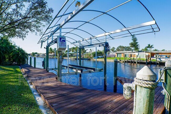 Building Photo - 2221 Cape Way