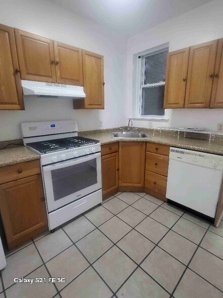Building Photo - 2639 W Girard Ave