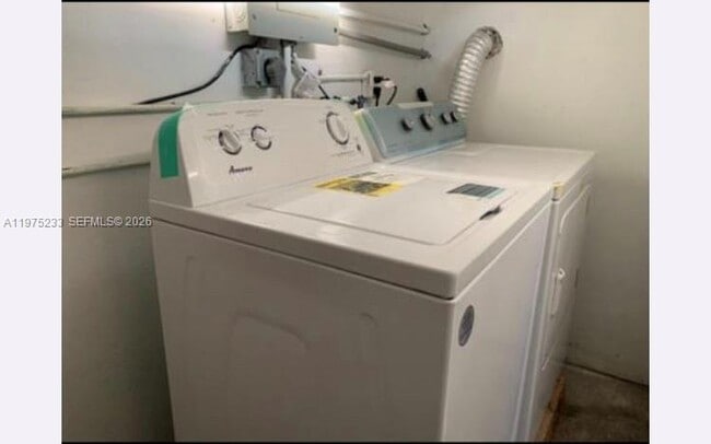 Building Photo - 401 SW 8th St