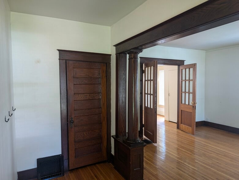 Building Photo - 1524 S 24th St