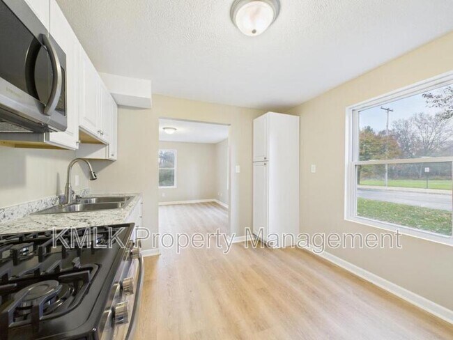 Building Photo - 9042 Maple Grove Rd