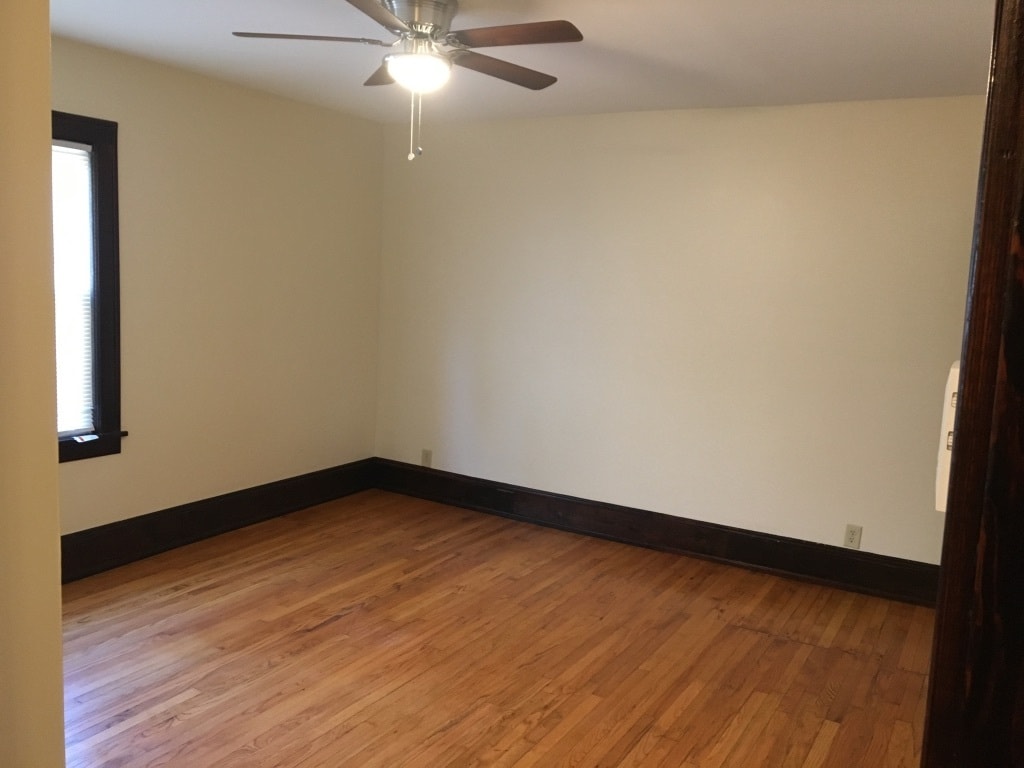 Building Photo - 1745 W 31st Pl