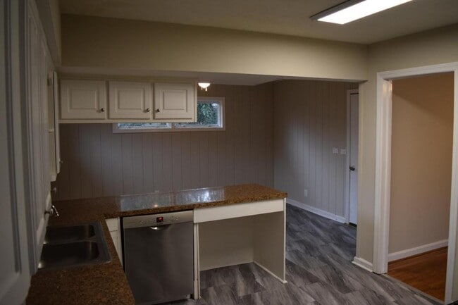 Building Photo - 147 Wendell Dr