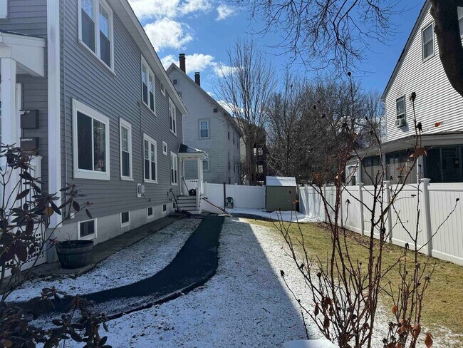 Building Photo - 89 Centre St