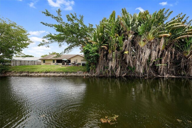 Building Photo - 7201 NW 46th Ct