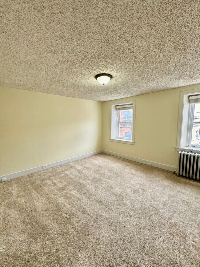 Building Photo - 129 Levering St