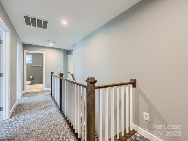 Building Photo - 145 Beacon Dr