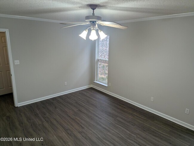 Building Photo - 947 Clubhouse Dr