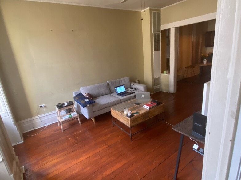 Building Photo - 2122 N Clifton Ave