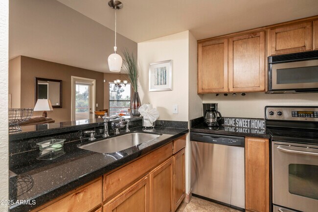 Building Photo - 4850 E Desert Cove Ave