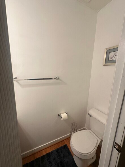 First Floor Bathroom - 4073 Trisha Trl