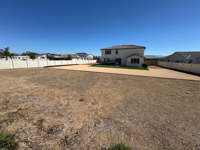 Building Photo - 5 Bedroom home with FULL MOTHER IN LAW SUITE and MASSIVE backyard